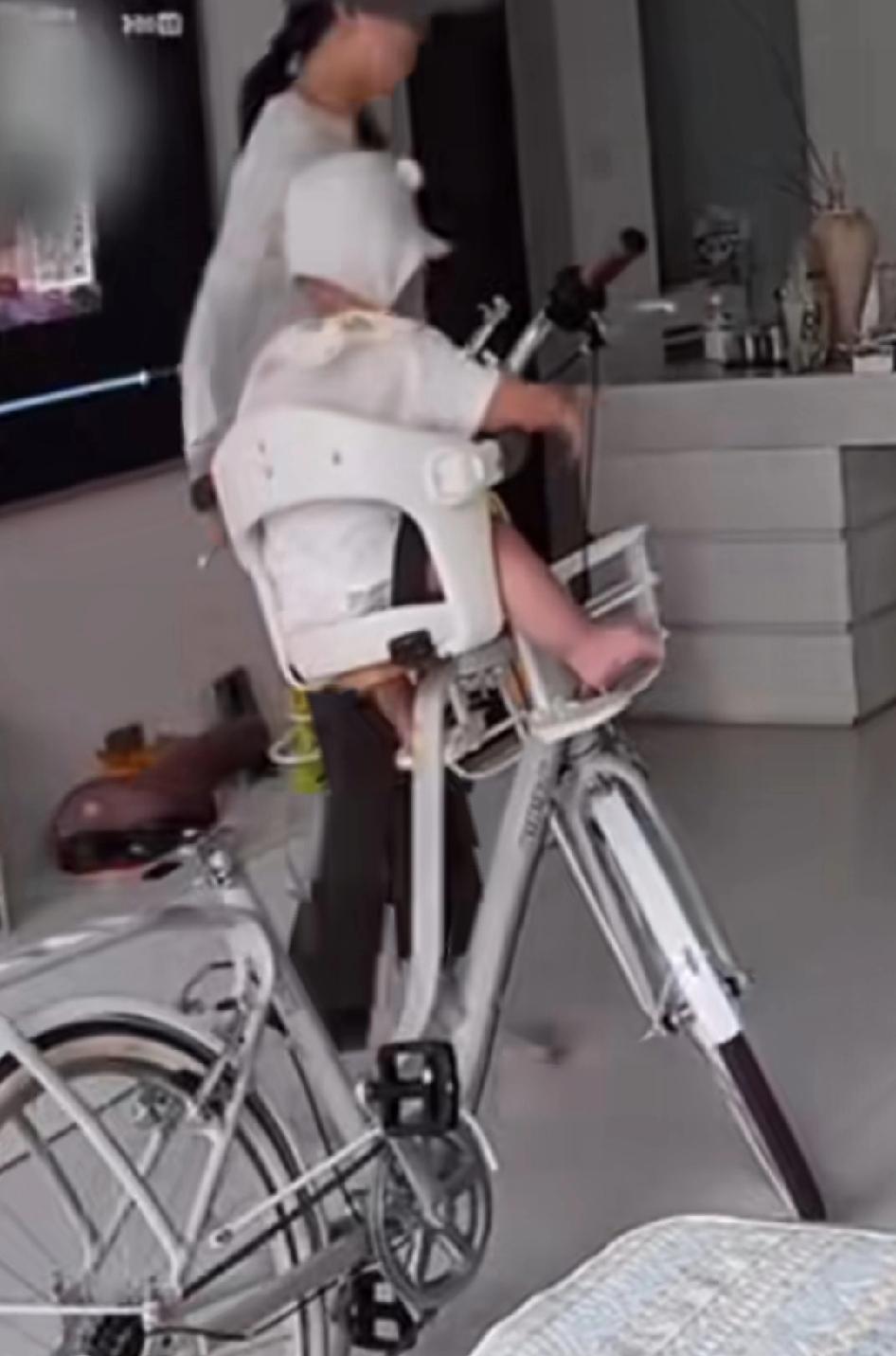 娶到这种女人需要注意什么？
注意不要和她理论，因为她有理，
买菜，土豆枇杷，苦瓜