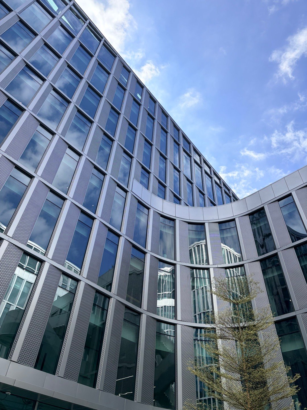 终于是恰上小鹏的饭了，今天随便恰不限量。因为选择太多不知道吃什么好，我决定吃个最