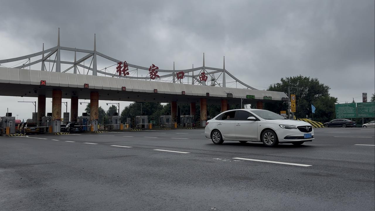 ‌【V看张家口盛夏穿越指南：万全右卫城，24小时冰爽狂欢】‌古城不眠，冰点狂欢！