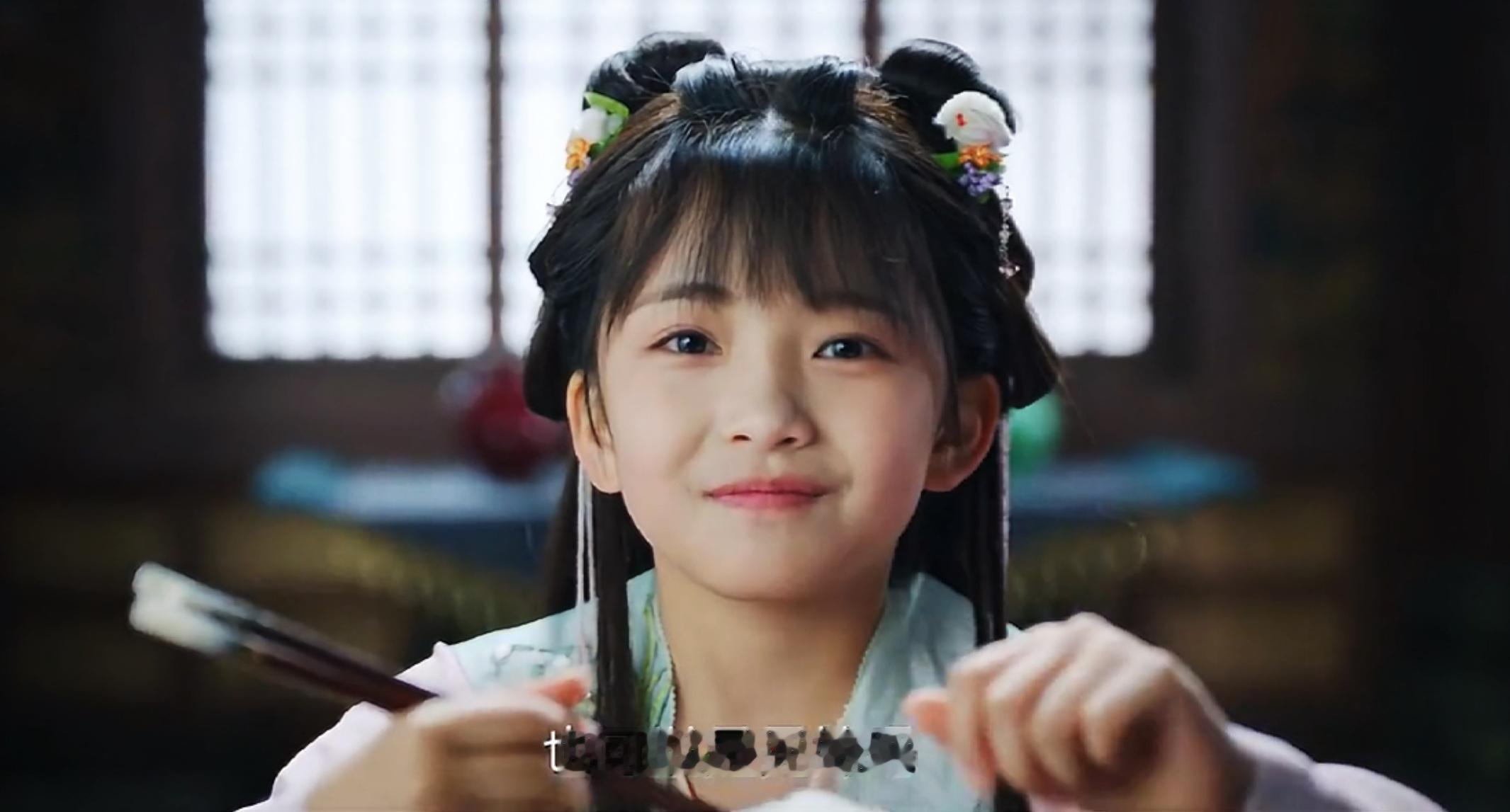 白月梵星看到这个小演员了，感觉和鹿平刘海的样子有几分相似诶 