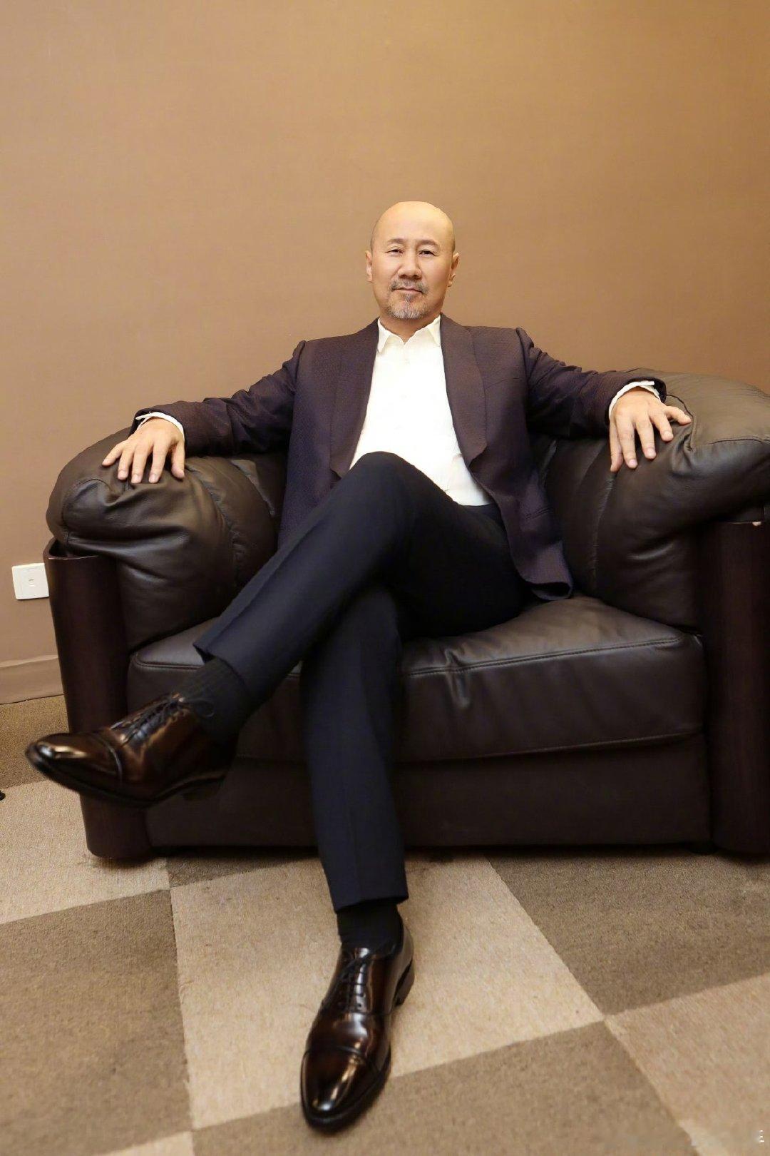 腾格尔腾格尔老一辈歌手的格局歌手2026风趣幽默治愈感满满，温柔待人处事通透，圈