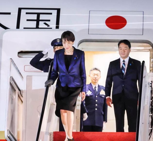 没有仪式，日本很失望
当地时间3月18日晚间，日本首相高市早苗一路风尘仆仆终于抵