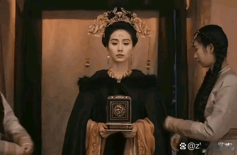 刘诗诗引以为傲的天鹅颈也塌方了，这是什么原因。难道是用脖子太多，脖子也开始罢工了