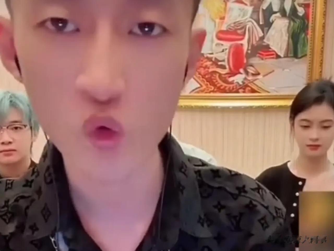 驴爸直言小胖他要能自立门户比二子爷跑的早

驴爸直播直言小胖墙头草最厉害，我分析