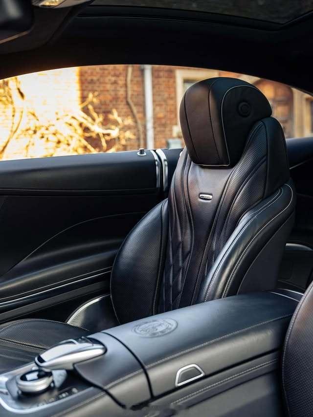 经济上行期的美10年前的奔驰AMG S63 Coupe气场和造型都吊打现在的新车