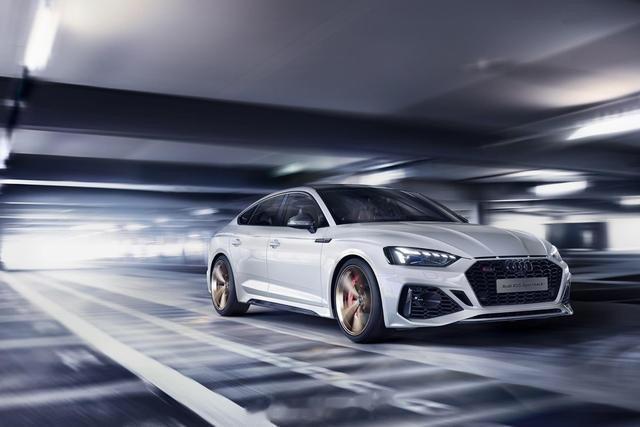 #汽车资讯# 【喜欢的要抓紧！新款奥迪RS5上市，2.9TV6发动机配四驱系统】