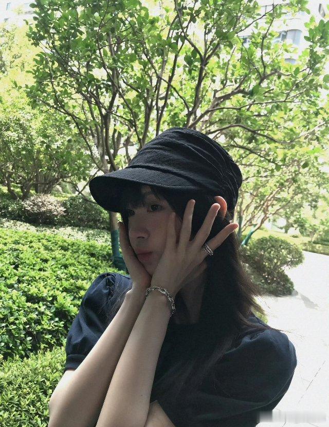 jjy鞠婧祎 jjy鞠婧祎苏绿夏﻿﻿ "🥀.爱意化成风声，替我转交给你" 𝓛