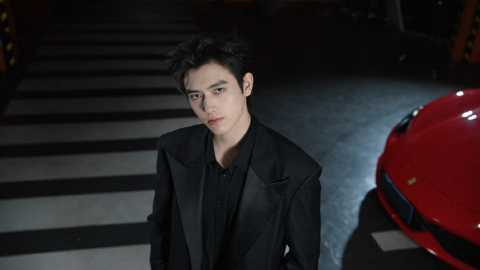 陈飞宇霸总陈飞宇霸总小陈陈飞宇工作室发了定制的霸总小陈，简直就是霸总本总 