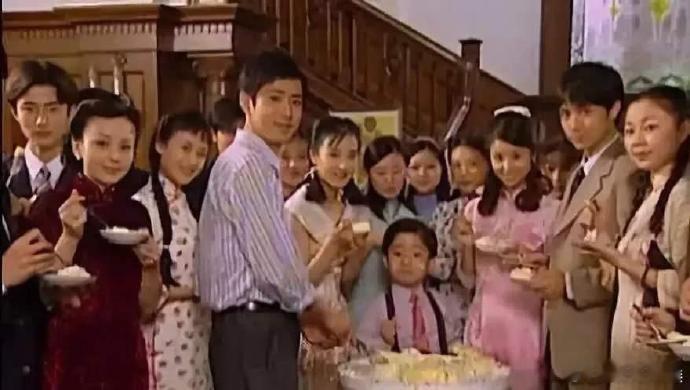原来20年前就有这个爱心动作了 ​​​