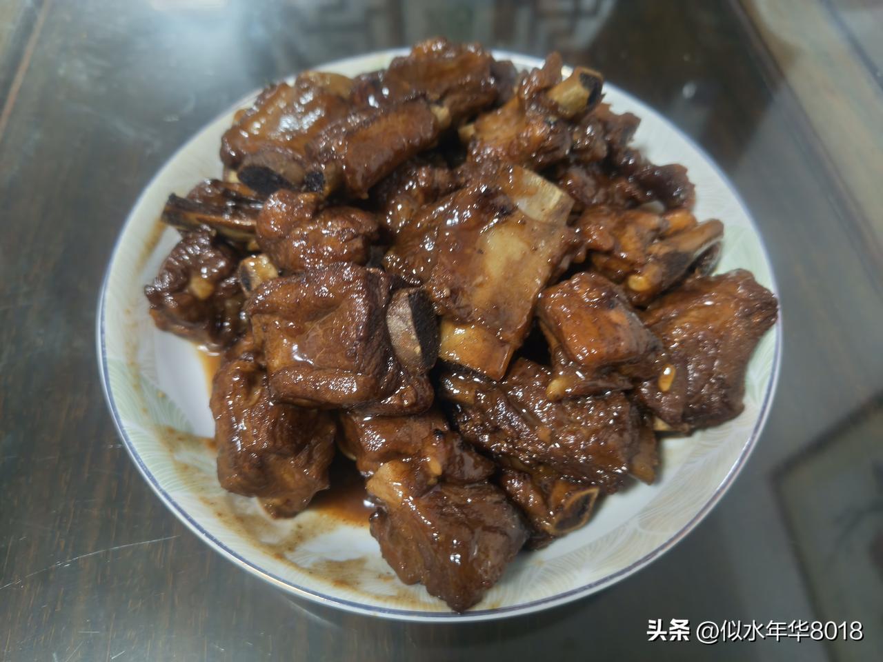 分享今天的晚餐

今天南京天气多云，白天最高温度32℃，闷热难受，体感温度高很多