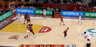 怀特塞德太全面了你以为他是一个只能在篮下拼抢吃饼的糙哥那就大错特错了！今天上海对