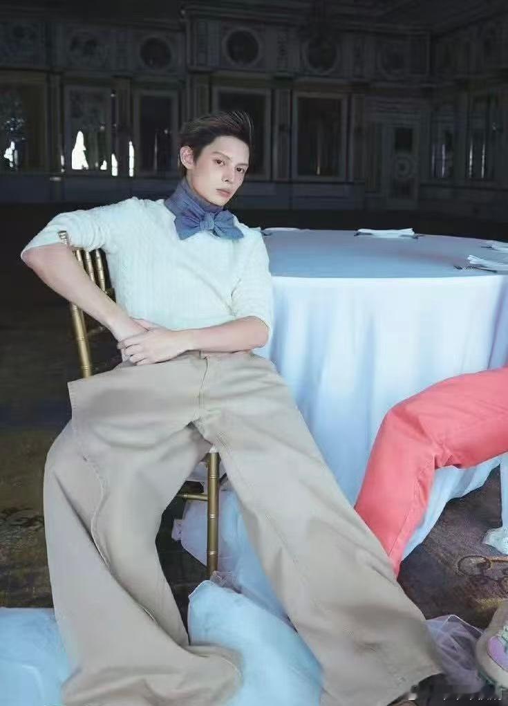 赵雨凡JAMES  🦅赵雨凡骨相天才  我的天呐 完全是爹系男友那一挂的😘?