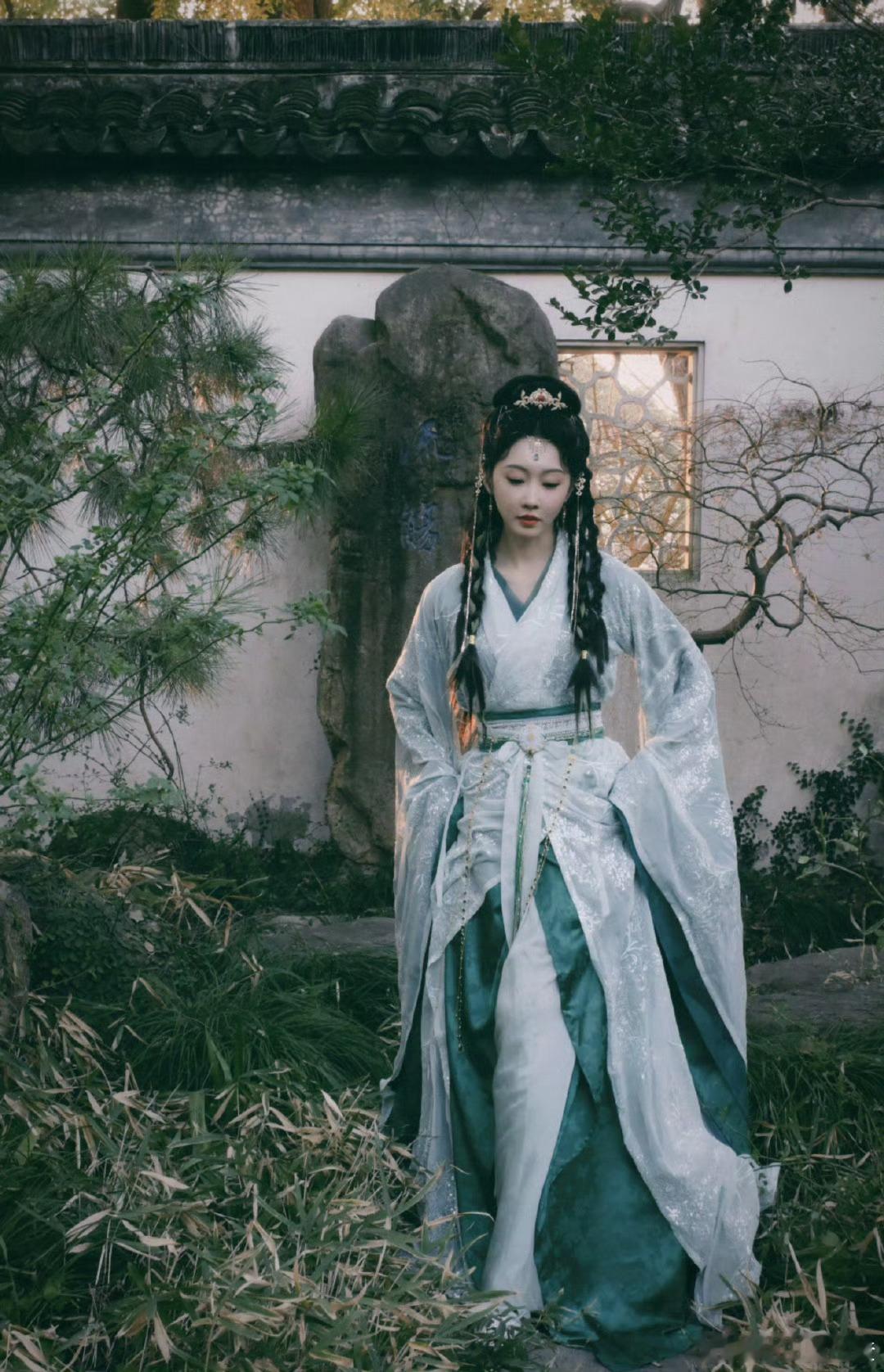 女主花500块把男主给买了 快来看《只此江湖梦》！超级搞笑的剧情，尤其是男主跟女