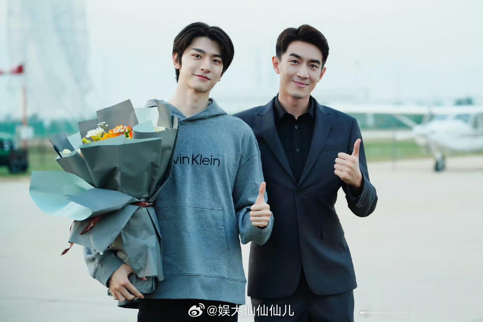 林一和林更新长得好像啊，尤其是鼻子，他俩都是山根很挺拔的那种，怎么不算莞莞类卿呢