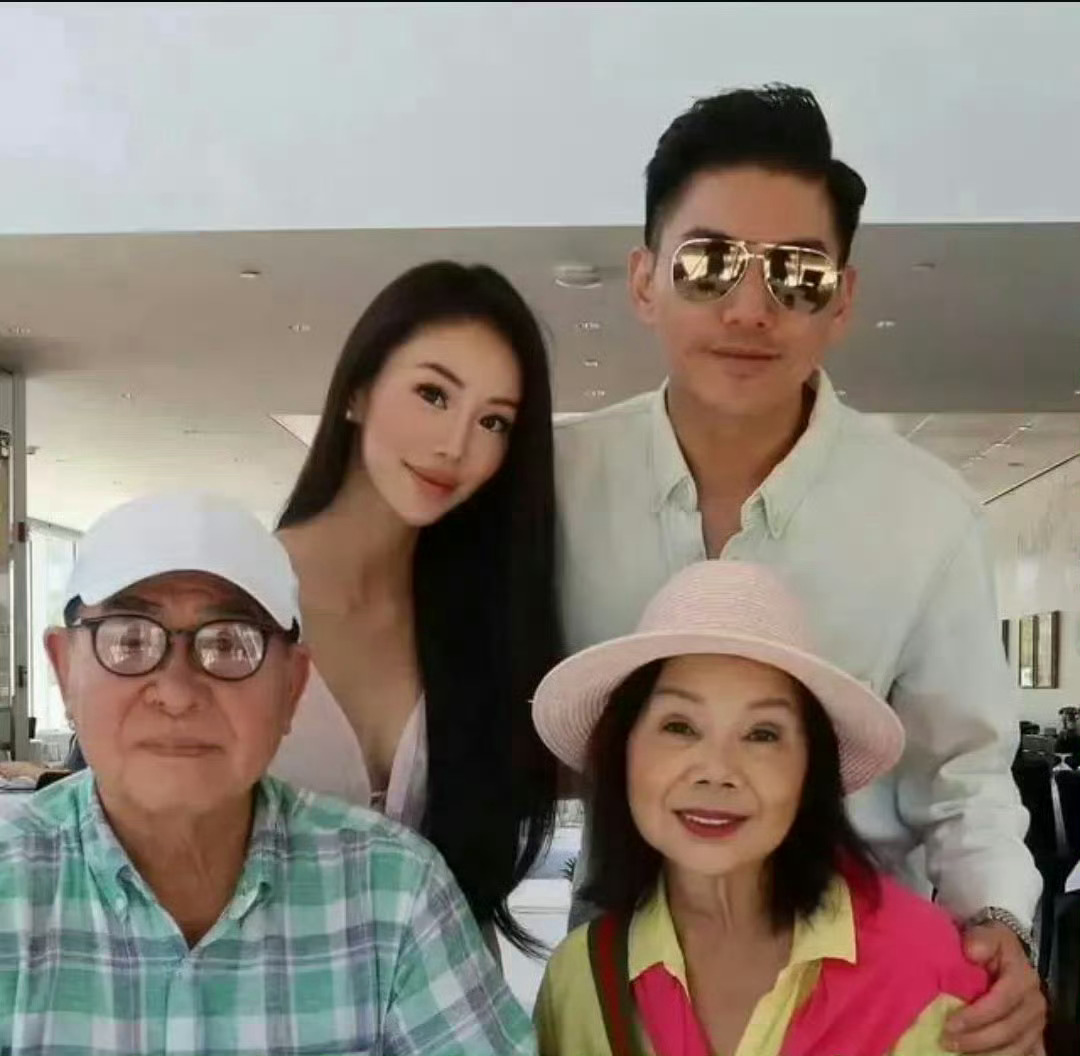 孔子第76代孙在美国结婚，妻子厚唇大眼是大马名媛，两人网上认识 