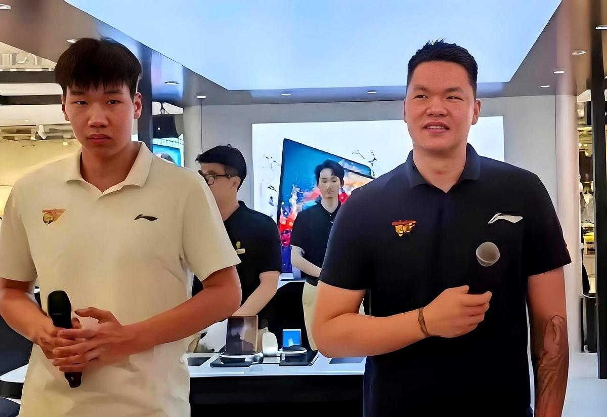 彭士峻追悔莫及！
面对广东男篮的短暂亮相，他拼下7分5篮板，却只在垃圾时间捞到1