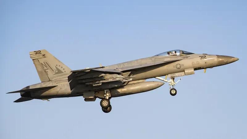 美军摔机“连环炸”！一年4架超级大黄蜂坠毁，霸权野心撑不起残破战备
 
2025