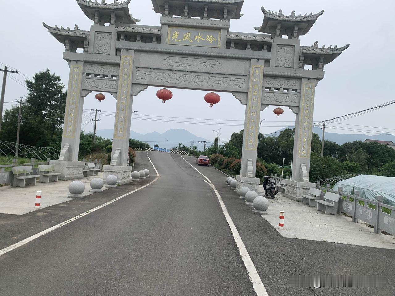 岁月流转，很多读物会被时代淘汰，《毛选》却历经岁月洗礼，至今依旧常读常新，拥有经