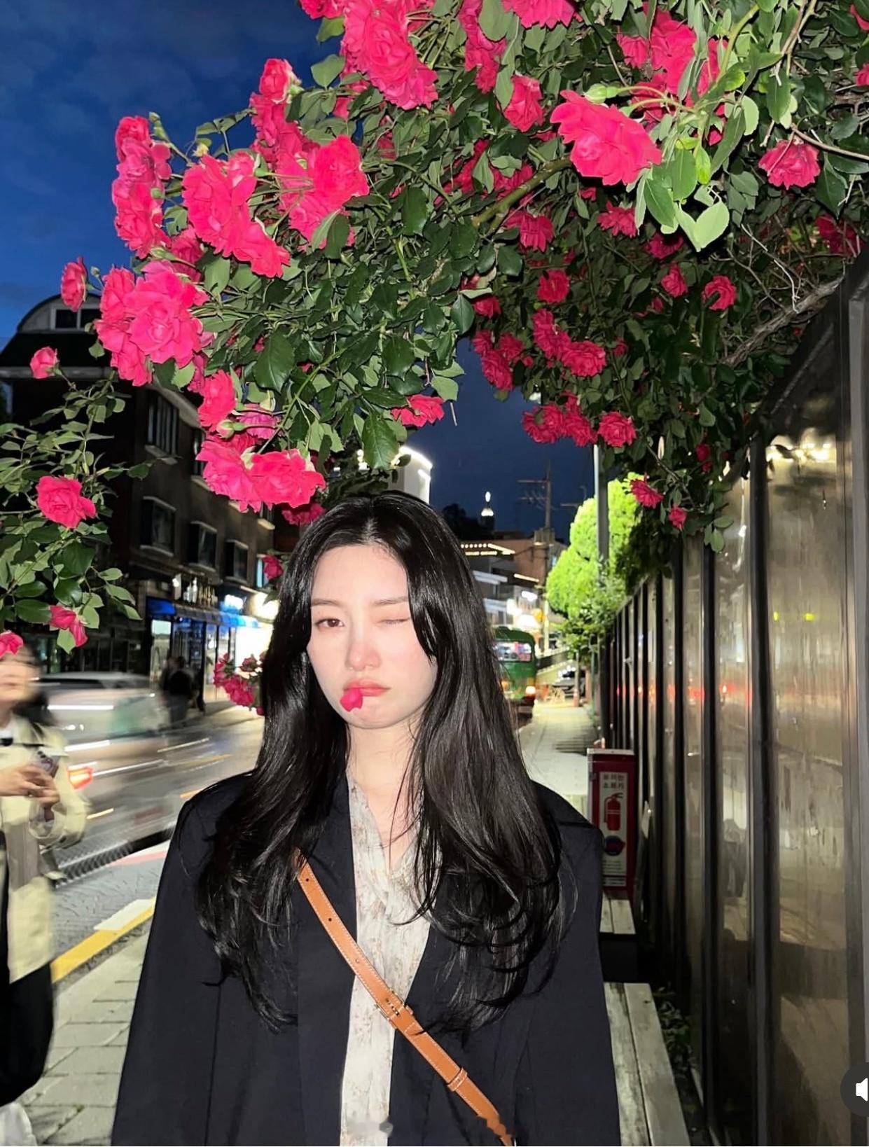 郑采妍 郑采妍 南韩美女拍照的氛围感📷 ​​​