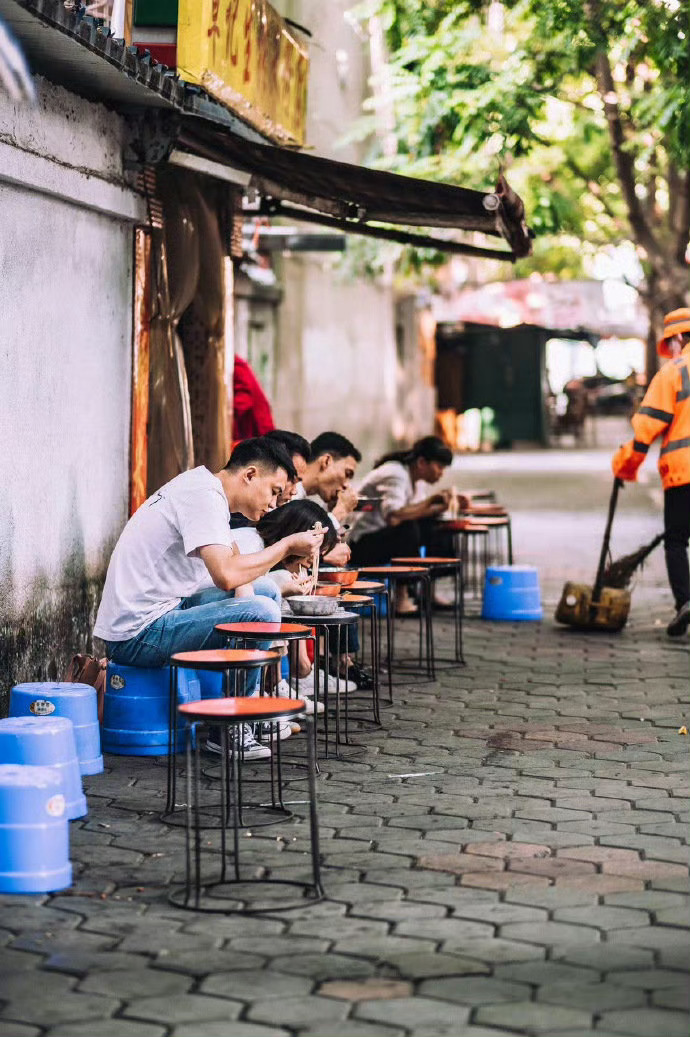 南宁｜“懒”是半城烟火半城绿的安逸跟桂林柳州比起来，广西的首府南宁并不是很显眼。