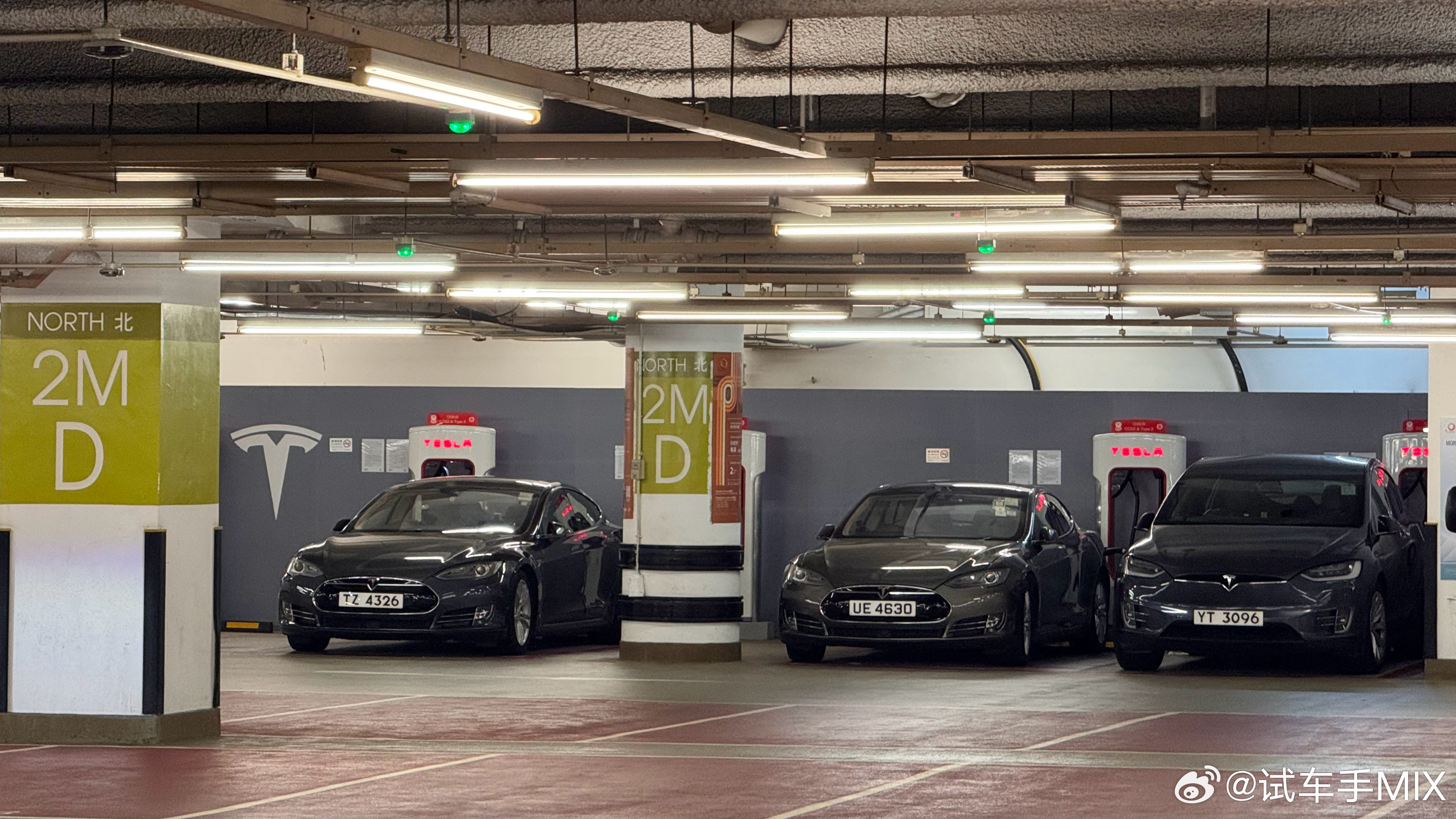 请教贴！为什么香港人会那么讨厌Tesla？只要路上有车犯错那必须是Tesla的错