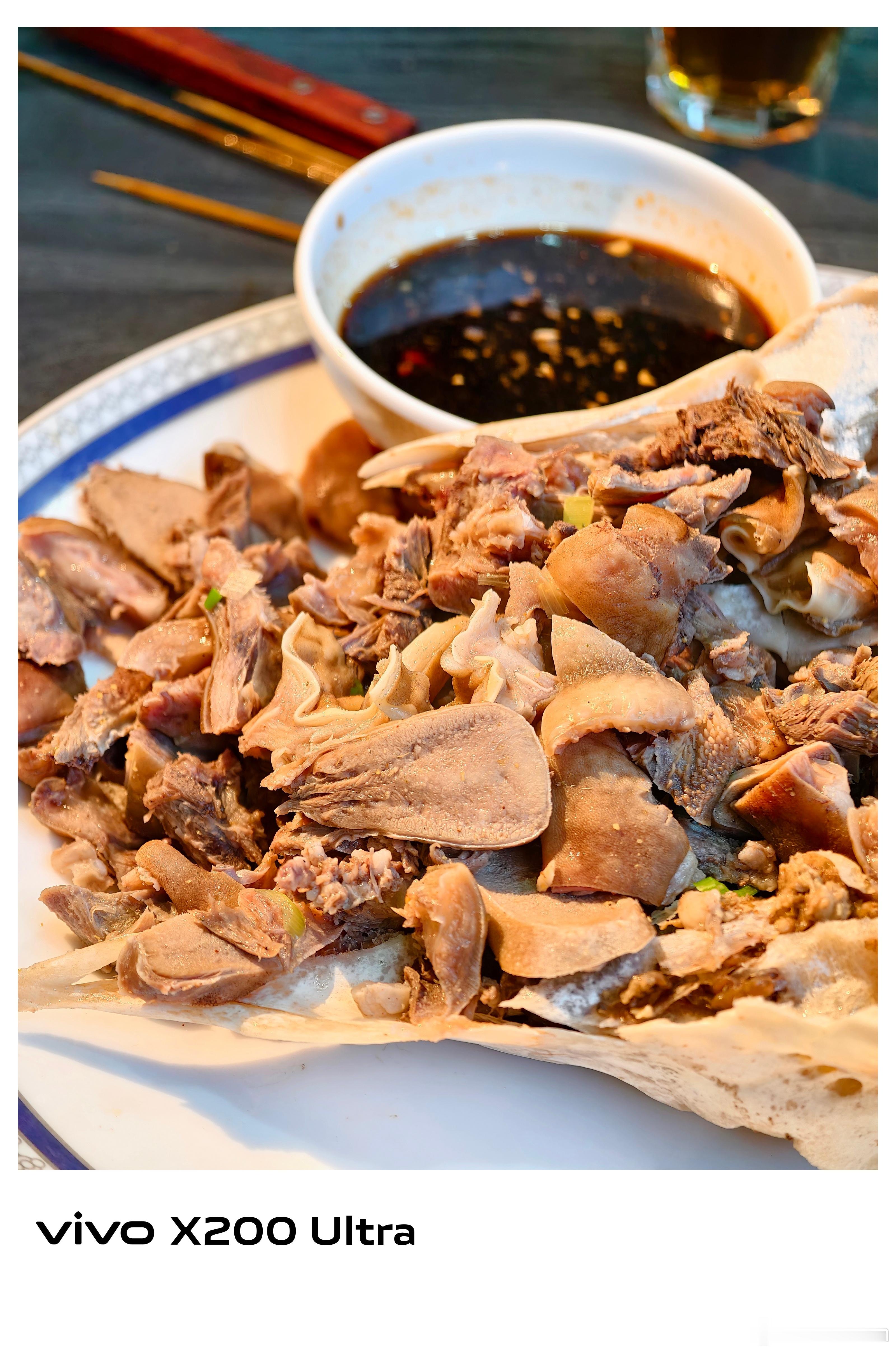 吃了吗？晚上吃个羊脸别说，靠近银川，这里的羊肉膻味一点都不重。这一份68元，贵吗