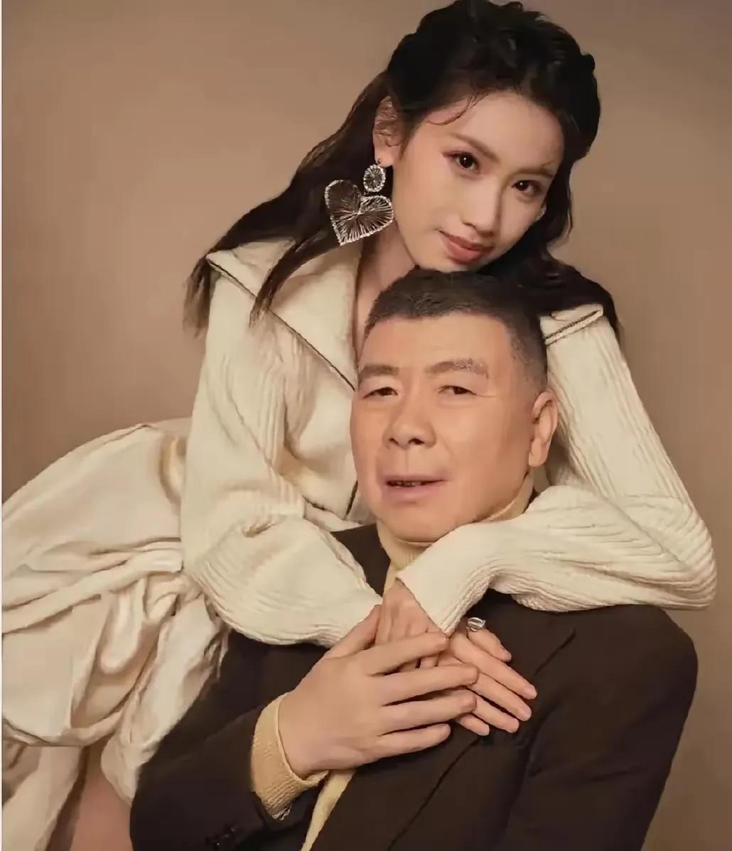 无血缘胜血缘！冯小刚徐帆用心宠爱养女徐朵，相处满是温情
 
徐朵是徐帆与冯小刚领