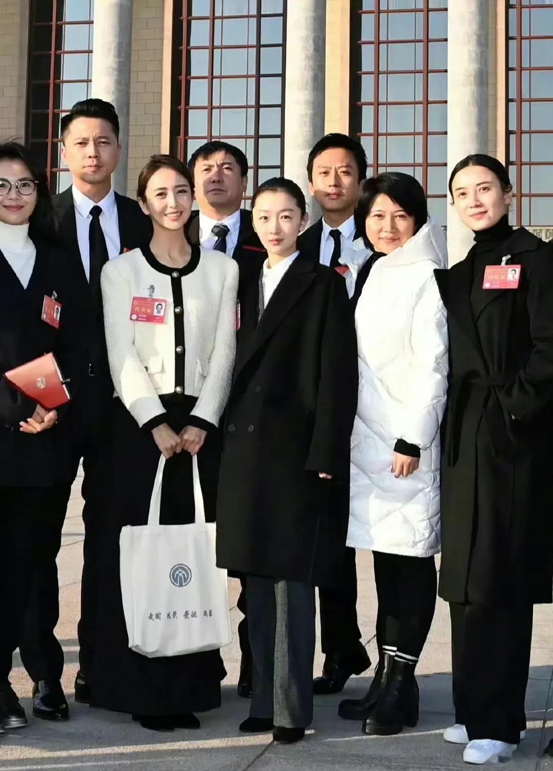 身高不够掂脚来凑，沈腾邓超你俩下次站前面来吧，垫脚好累哈哈哈！ ​​​