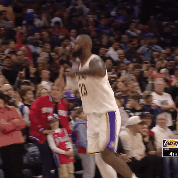 海斯打断了老詹霸王步庆祝动作🤣🤣 