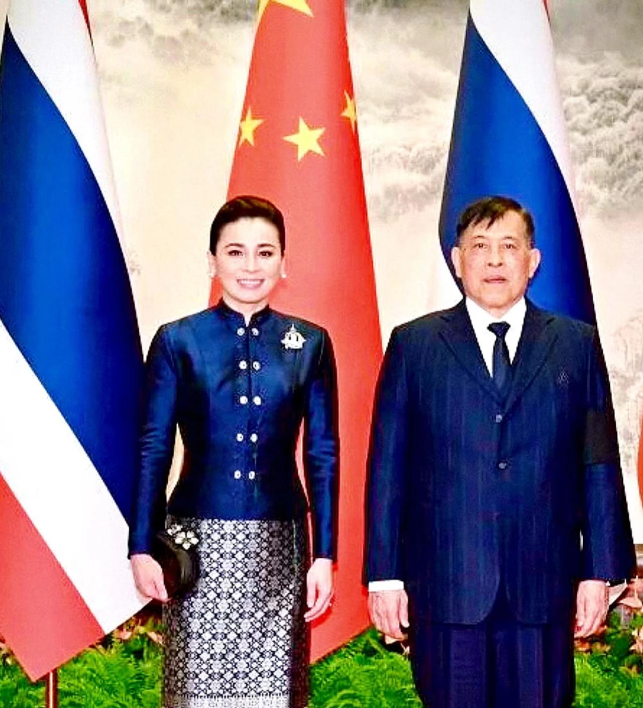 泰国王后访华太圈粉了！中泰建交50年，国王首访中国显深情，王后端庄善良，善举暖心