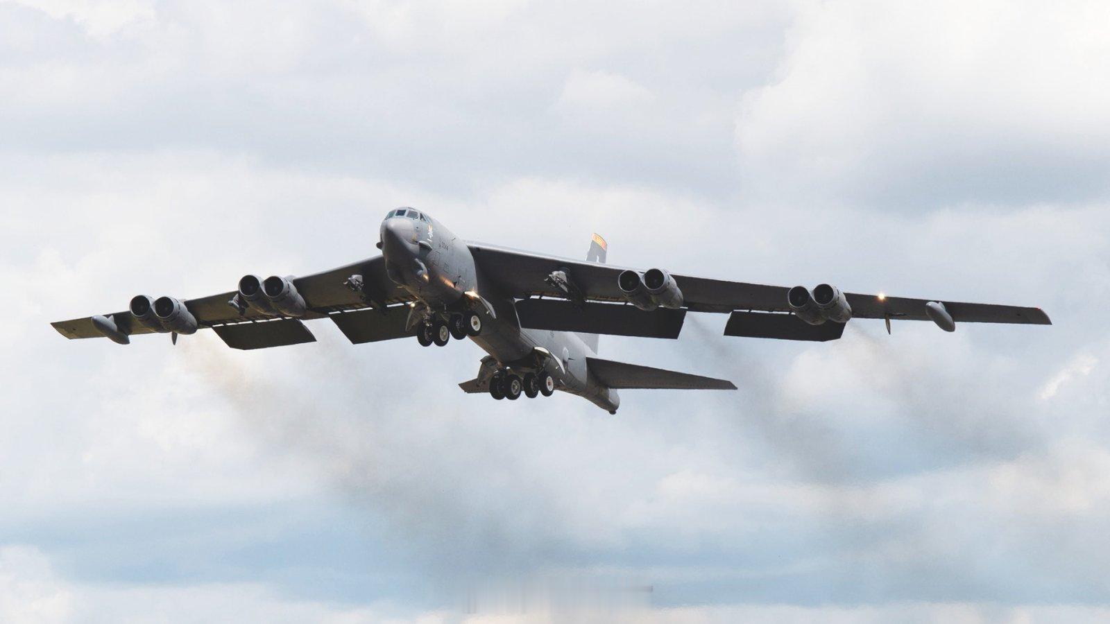 🇺🇸GAO报告指出，B-52轰炸机妥善率持续偏低，正对新一代AGM-181A