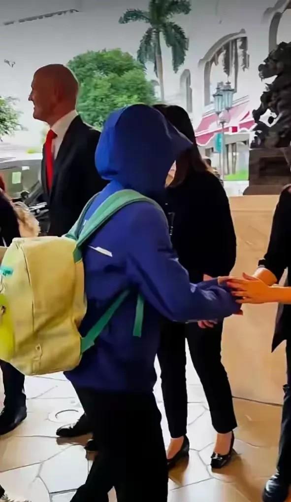 全红蝉又去澳门活动，这是第几回了？网友都看不下去了，这折腾劲儿，不累吗？

飞来