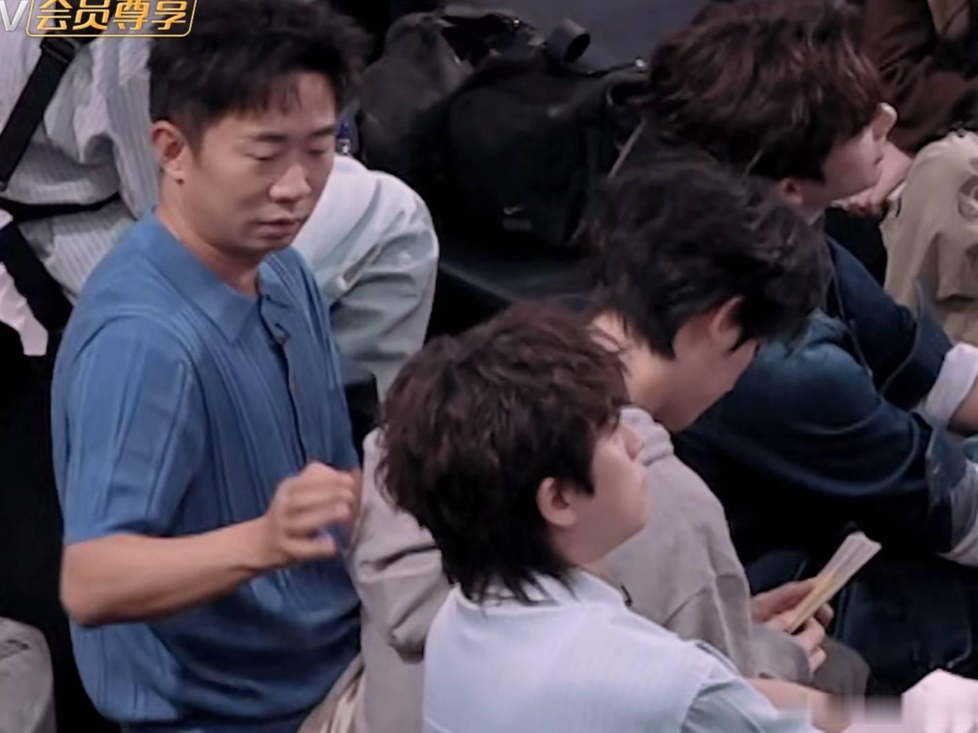 啊啊啊啊啊哈哈哈哈哈哈杨迪把丁程鑫手机藏起来，王安宇找不到手机了到处找，以为丁程