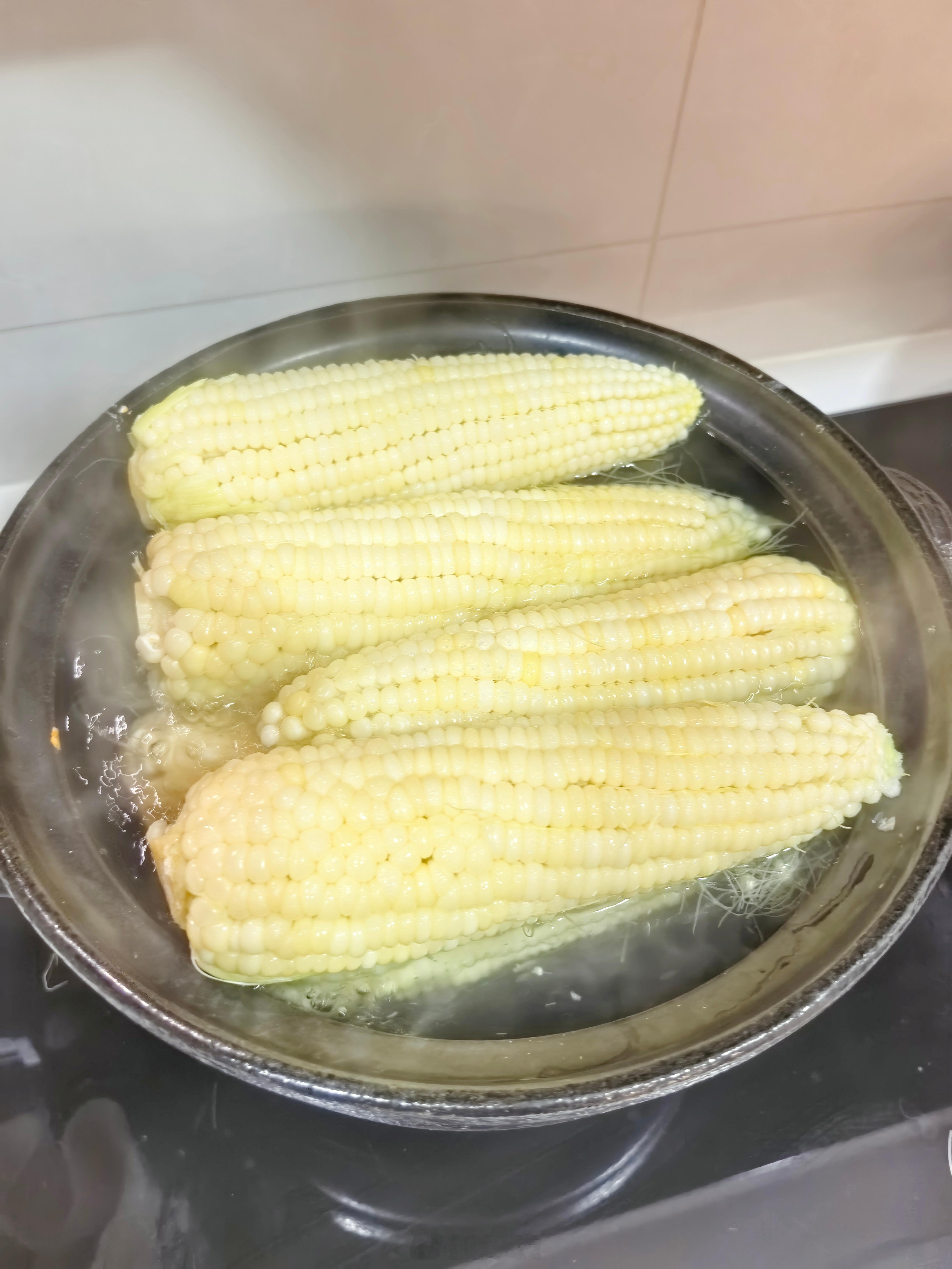 老妈高压锅煮粽子像炸了厨房我们家的粽子不会放在高压锅里。都是老妈放在普通的电饭煲
