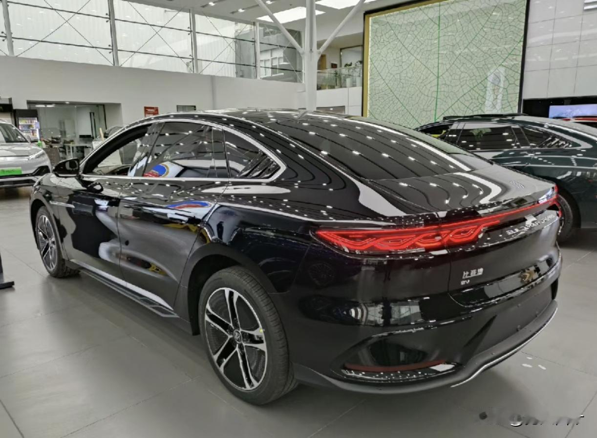 你觉得开比亚迪没面子吗？

说句实在话，以前我还真有过这种想法。

几年前提起比