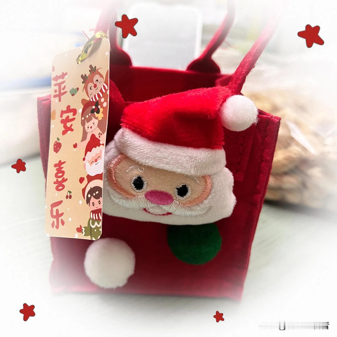 平安夜，愿你拥有平安喜乐，实现心中的愿望🤶🤶[庆祝][庆祝][烟花][烟花]