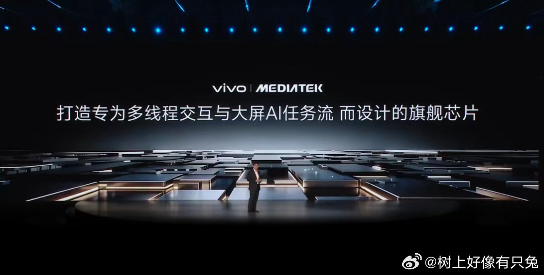 人类对折叠屏的开发不足1% 上班族再也不用抱着两台设备办公，文档、数据表、微信、