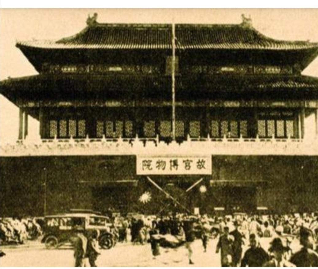 朋友们，大家好。

今天咱们聊一个听起来有点“疯狂”的故事——故宫文物南迁。
