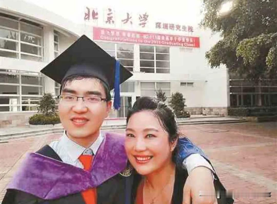 1988年，武汉一名女教师邹翃燕在新婚后不久便怀上了孩子，这本应是家庭中的喜事，