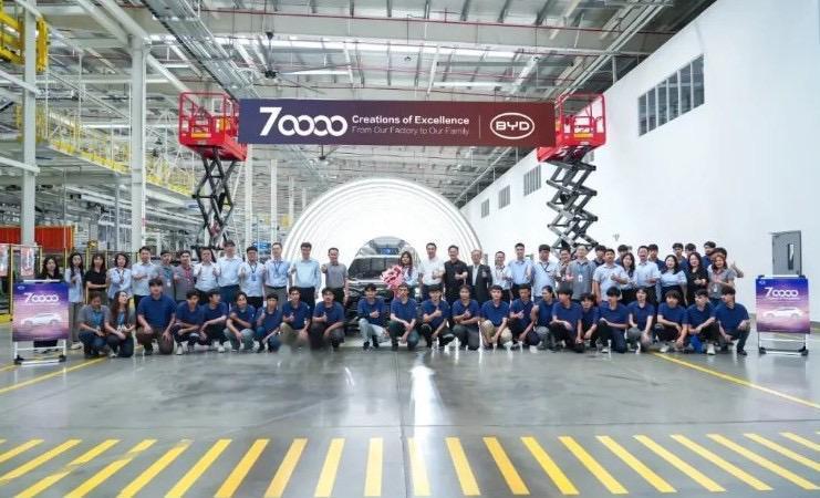 比亚迪泰国罗勇工厂完成第 7 万辆整车下线，用时仅 17 个月。
作为比亚迪在中