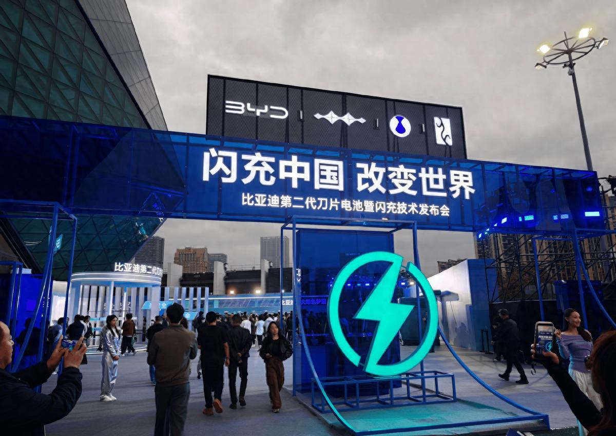 闪充伤害电网？伤害电池？比亚迪早就通过技术攻克了


家人们，2026年3月5日