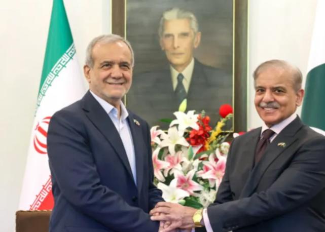 你们以为美伊谈判失败了，伊朗白去了伊斯兰堡一趟，实际上，白去的只有美国，伊朗收获