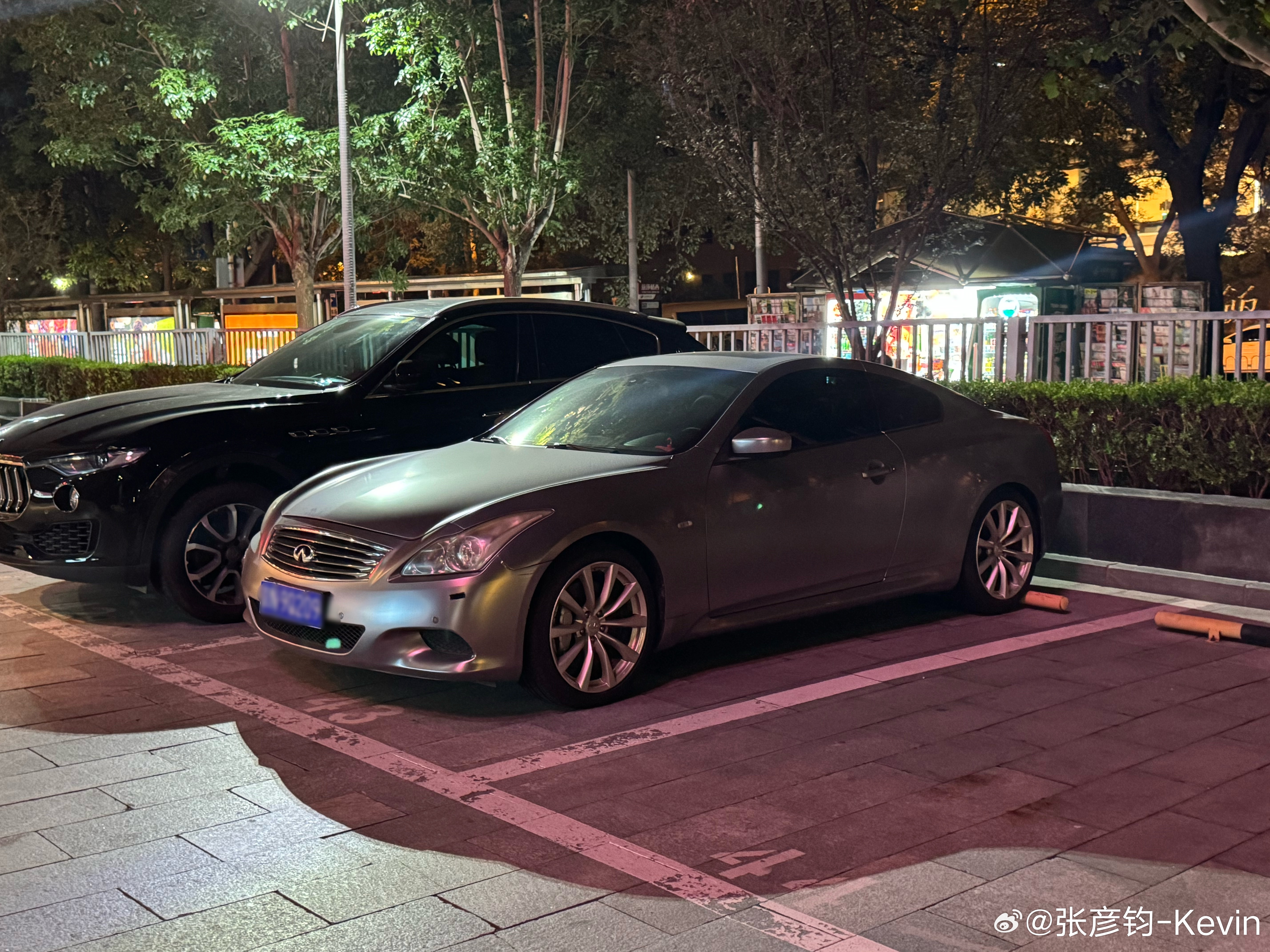 当年在国外上学，有一阵特别想买这个，英菲尼迪G37 coupe，当时觉得挺好看，