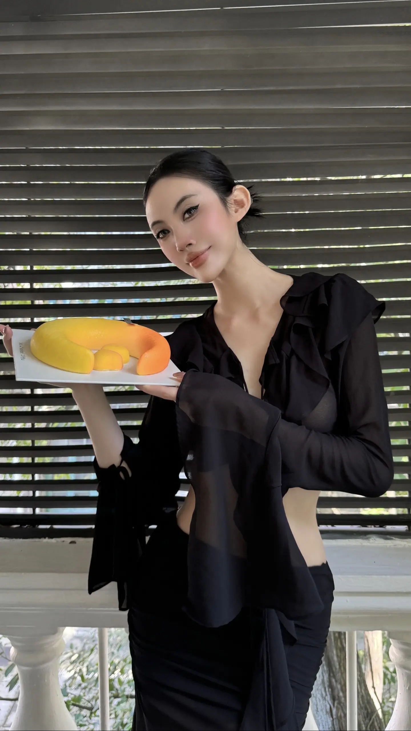 蛋糕美还是我美🍰🧏🏻‍♀️。