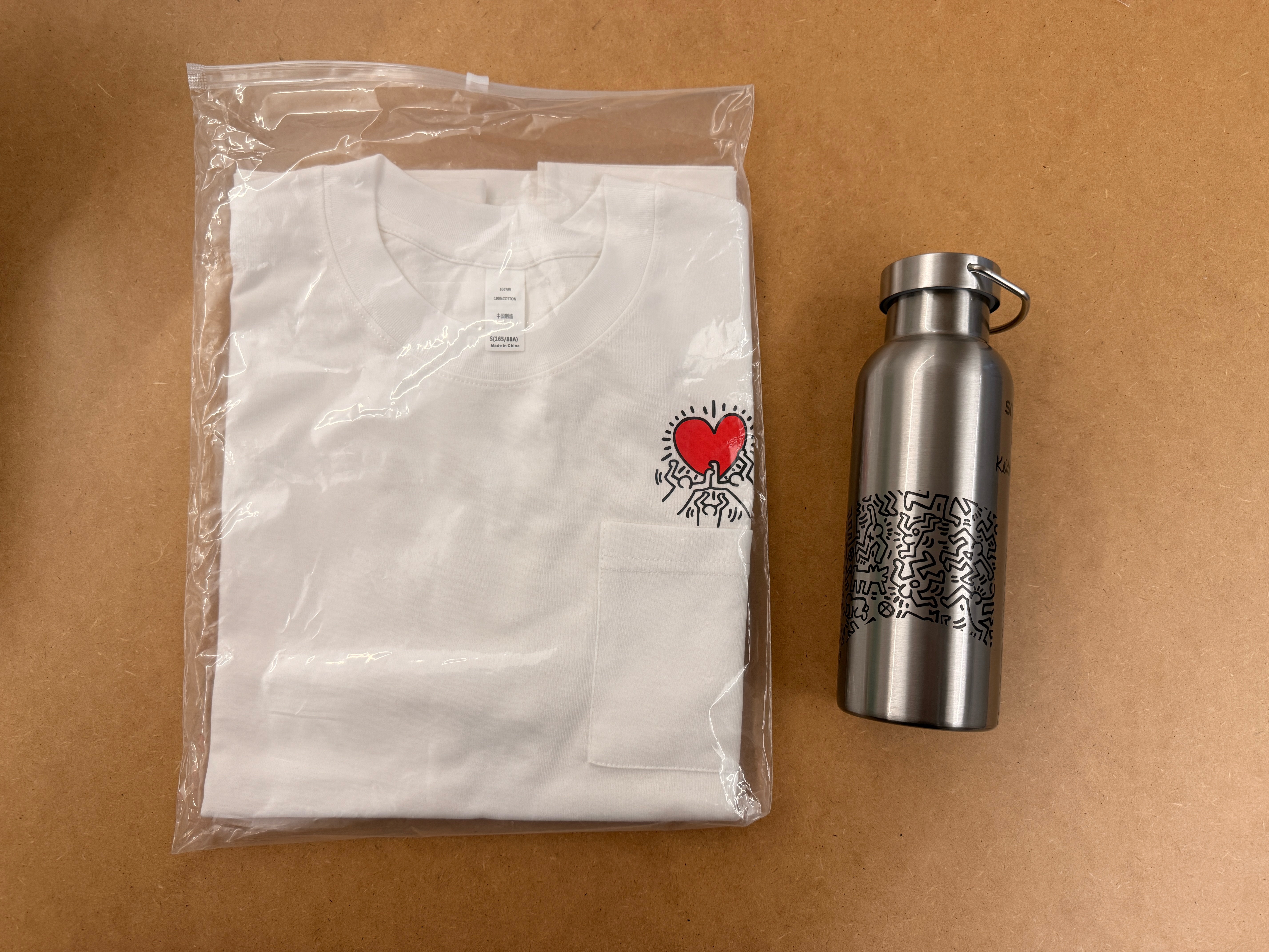 今天周末 给大家抽一个smart和keith haring联名礼盒一件短袖+水杯