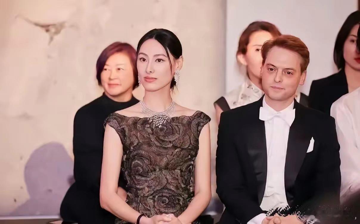 35岁的梁洛施，拥有15岁大儿子和13岁双胞胎儿子，颜值财富双全，真正的人生赢家