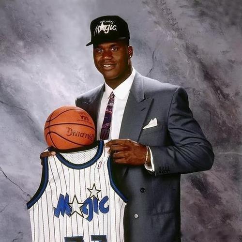 《詹姆斯为何还要打？奥尼尔道破真相：他在布一个让后人绝望的局》从高中时期就开始关