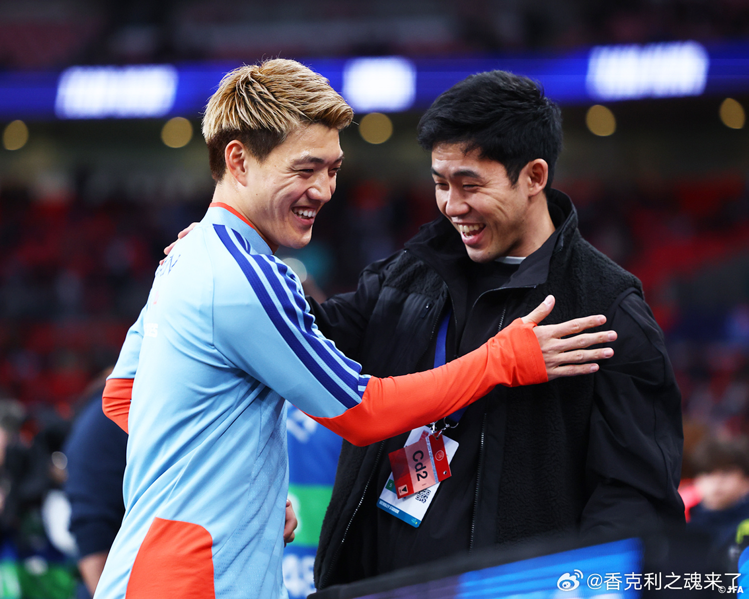 来自南野和远藤的祝贺利物浦