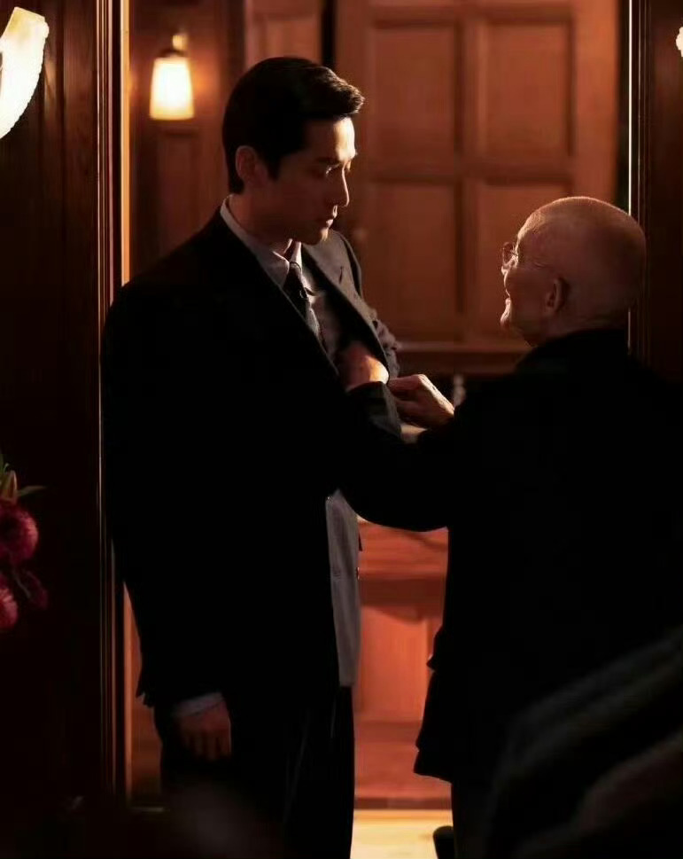 真正的贵人，不是有钱人，不是有权人，不是遇事能帮你平事的人。而是在你没有方向的时