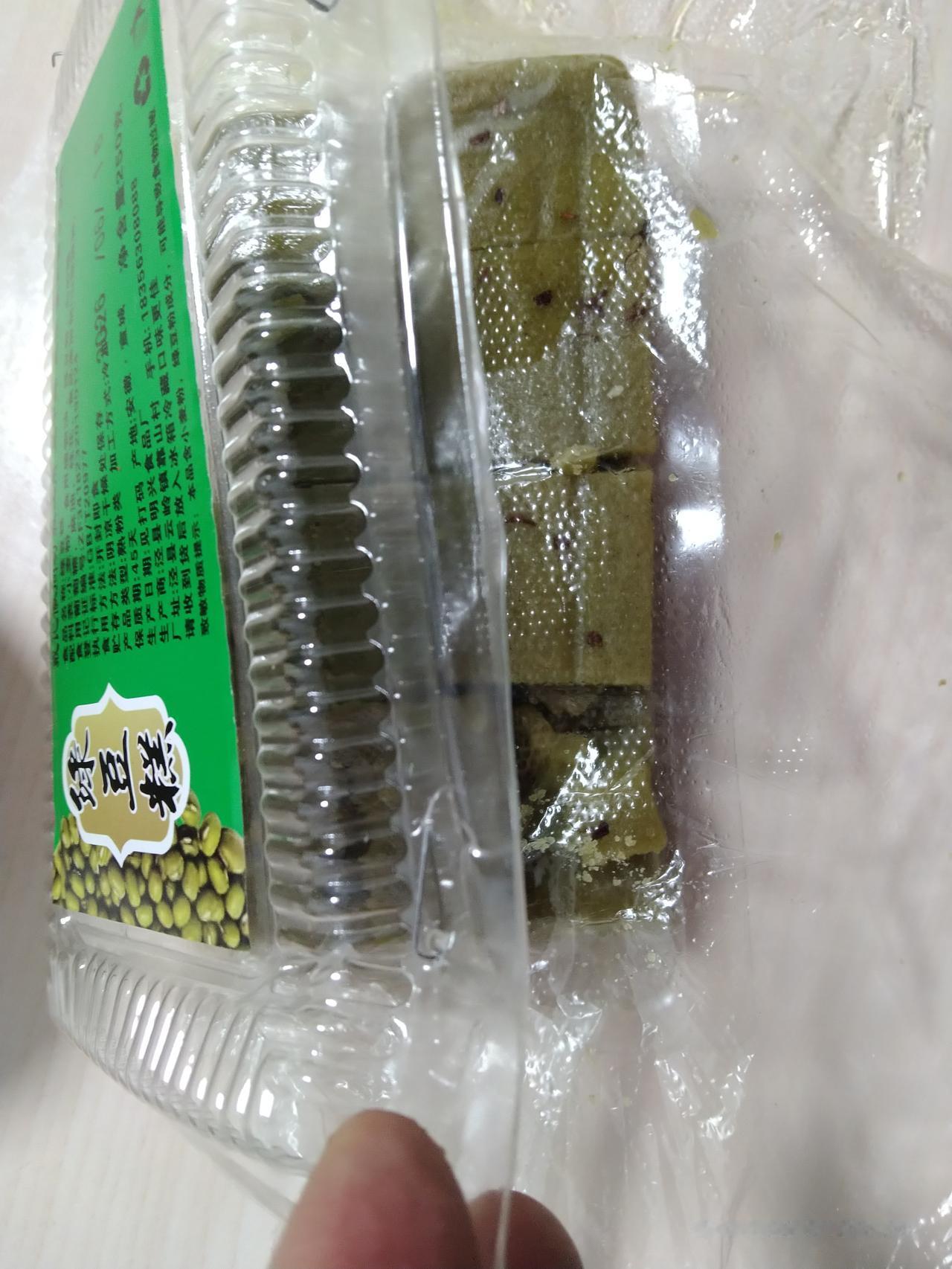 现在的绿豆糕，真没几家好吃的。之前我去超市随便挑了一款绿豆糕，本以为能尝到记忆中
